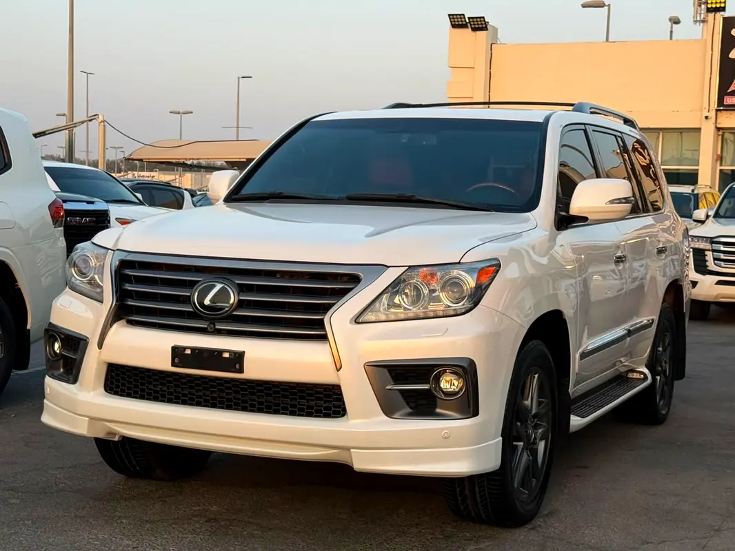 Lexus LX-Series 2015 — photo 1 of 13