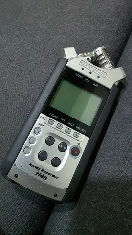 Handheld Zoom H4n Portable Audio Recorder - Good Working Condition