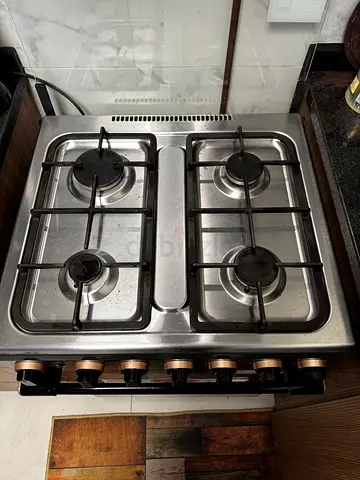 Gently Used Toshiba 4-Burner Built-in Gas Hob, Stainless Steel, Good Working Condition