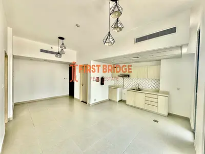 Retail Street View | Open Kitchen | Mid Floor