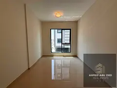 😂 **English (150 characters):** ✨ Luxury second-tenant apartment with master bedroom, spacious 
