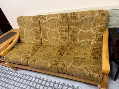 5 Seaters Sofa (3  2 Seaters) with 2 Coffee Tables