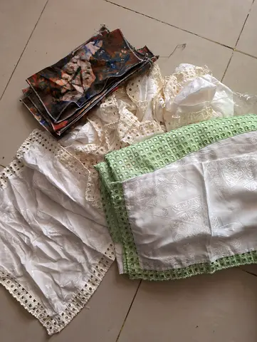 Plenty of Tablecloth and napkins for free