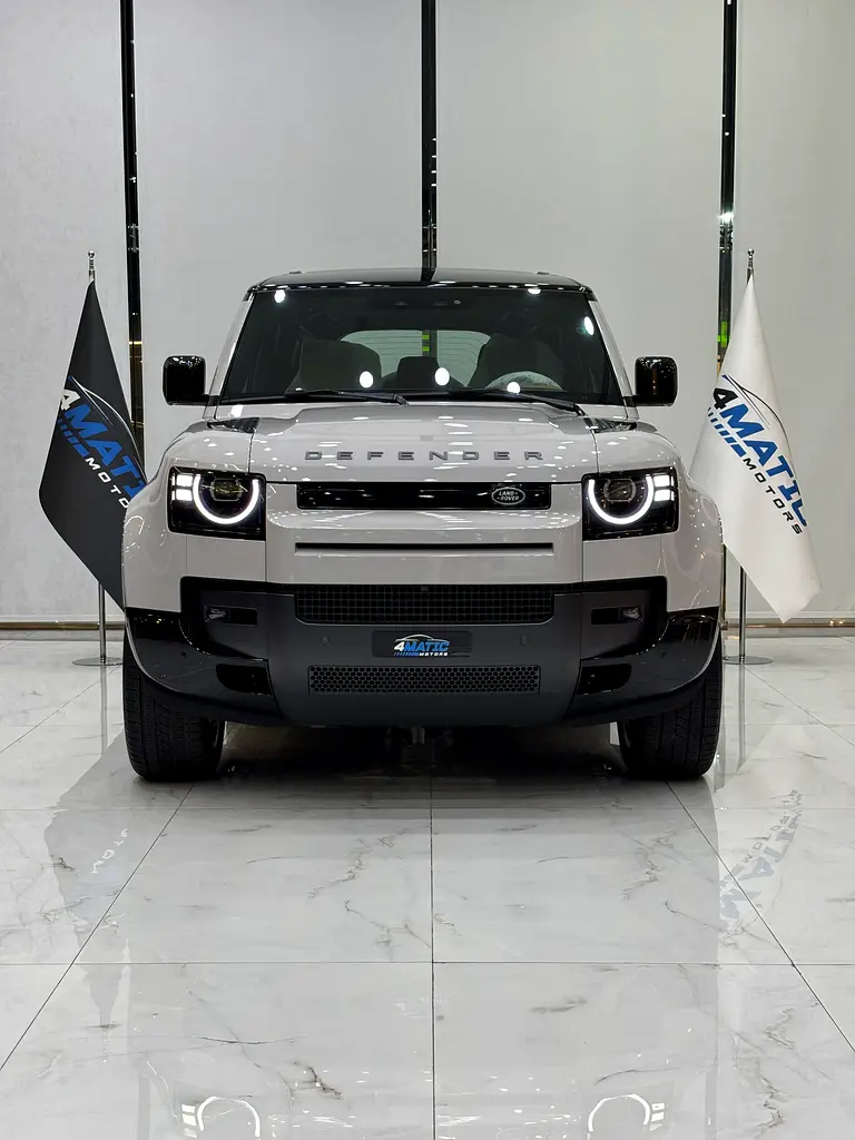 Land Rover Defender 2026 — photo 1 of 17