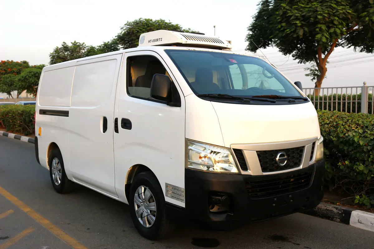 Nissan Urvan 2016 — photo 1 of 9