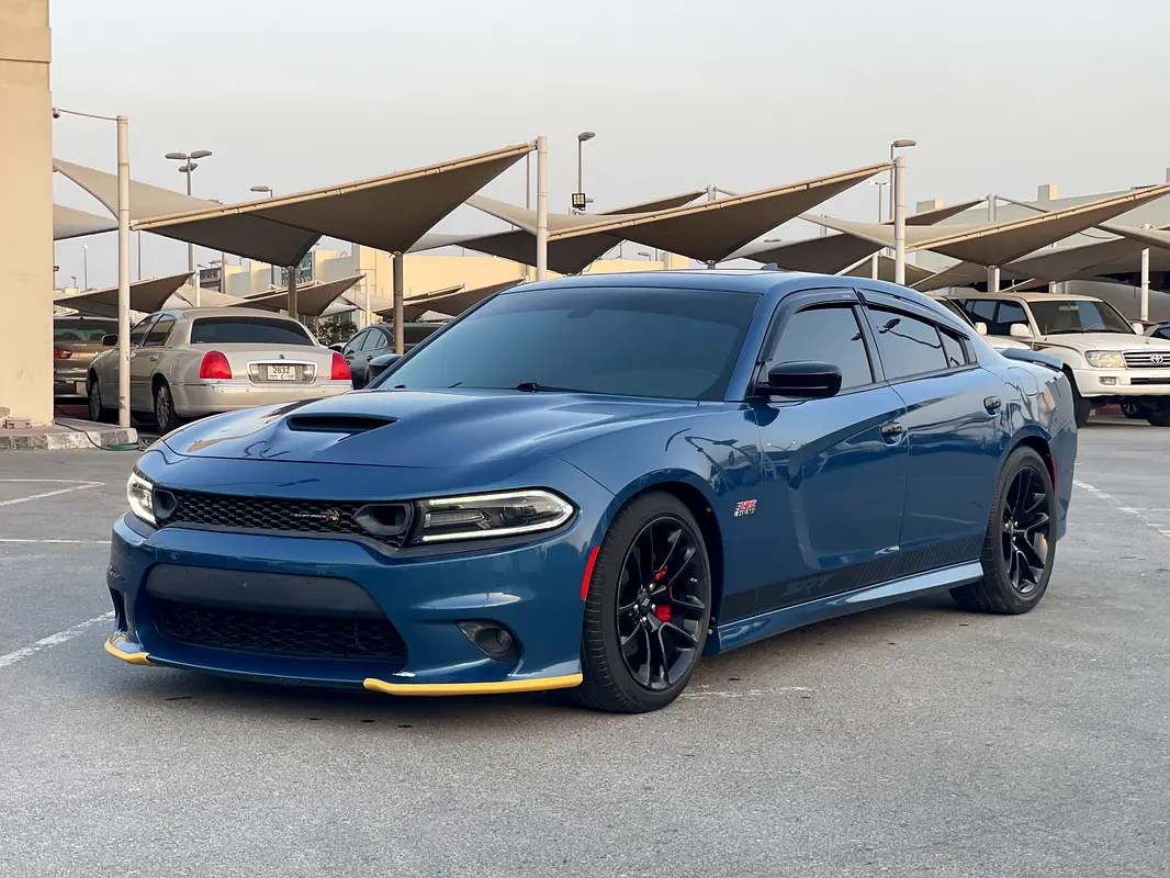 Dodge Charger 2020 — photo 1 of 17