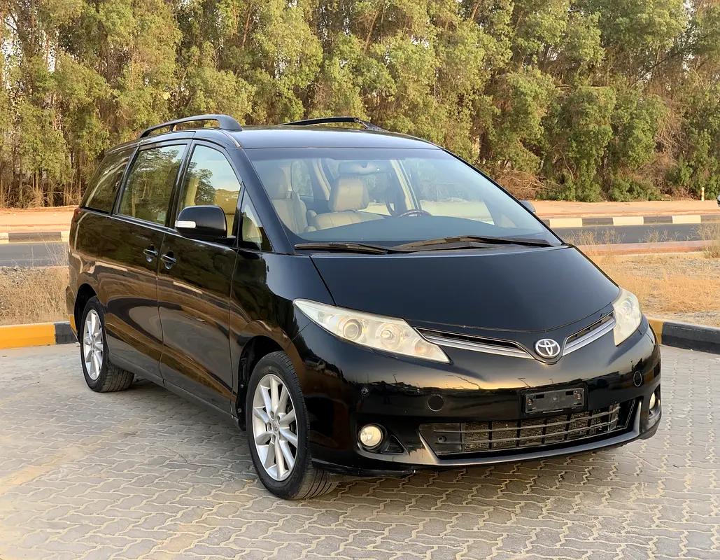 Toyota Previa 2017 — photo 1 of 10