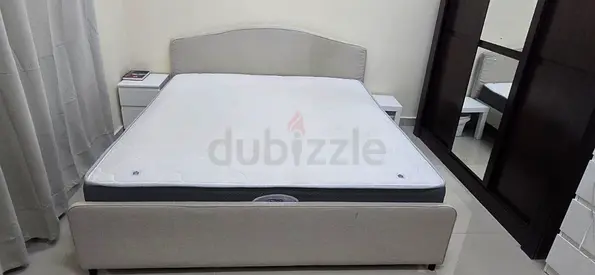 سرير ايكيا 190*200 بدون الفرشة without mattress