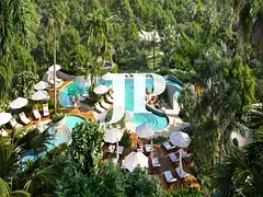 Sea view - spacious layout - luxurious living