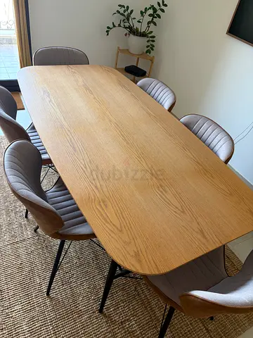 Dining table - almost new