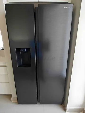 Samsung side by side refrigerators with water dispenser and ice maker same like new condition perfec