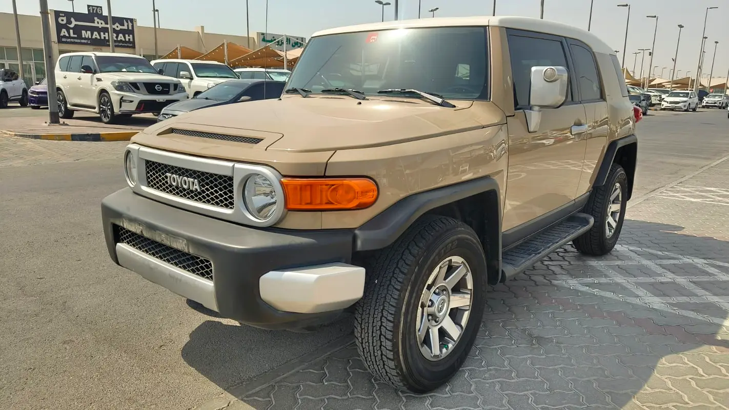 Toyota FJ Cruiser 2022 — photo 1 of 20