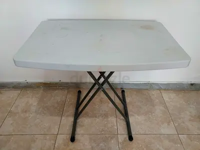 Folding table