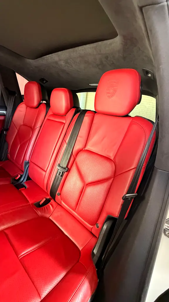 Porsche Cayenne 2014 — photo 1 of 5