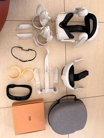 Oculus / Meta Quest 2 accessories bundle with original headset and case