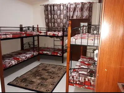 ابوهيل سكن شباب نظيف جدا 600 درهم بجانب مترو القيادة