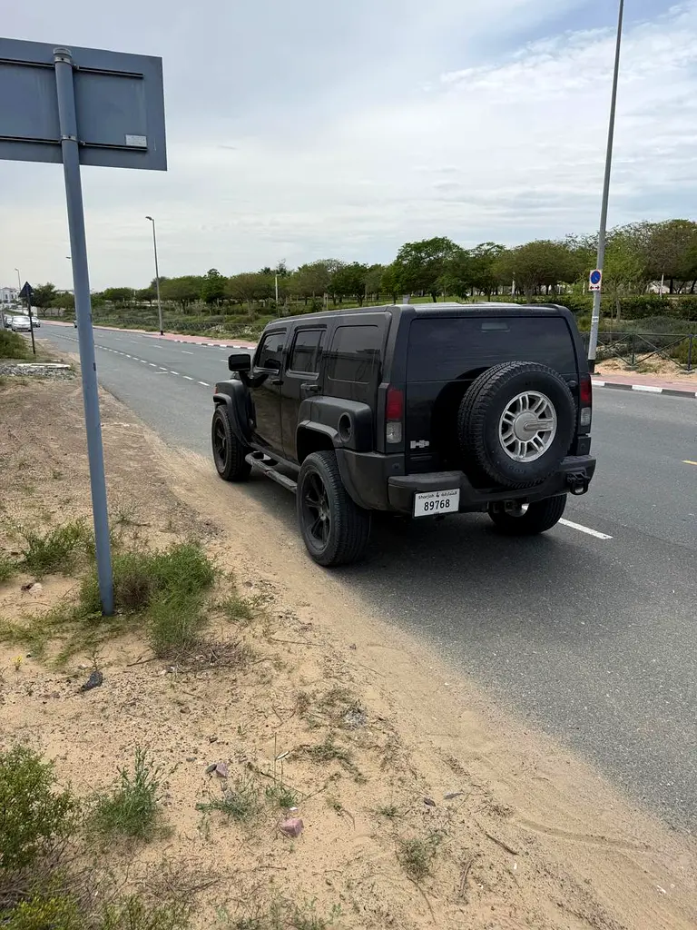 Hummer H3 2006 — photo 1 of 3
