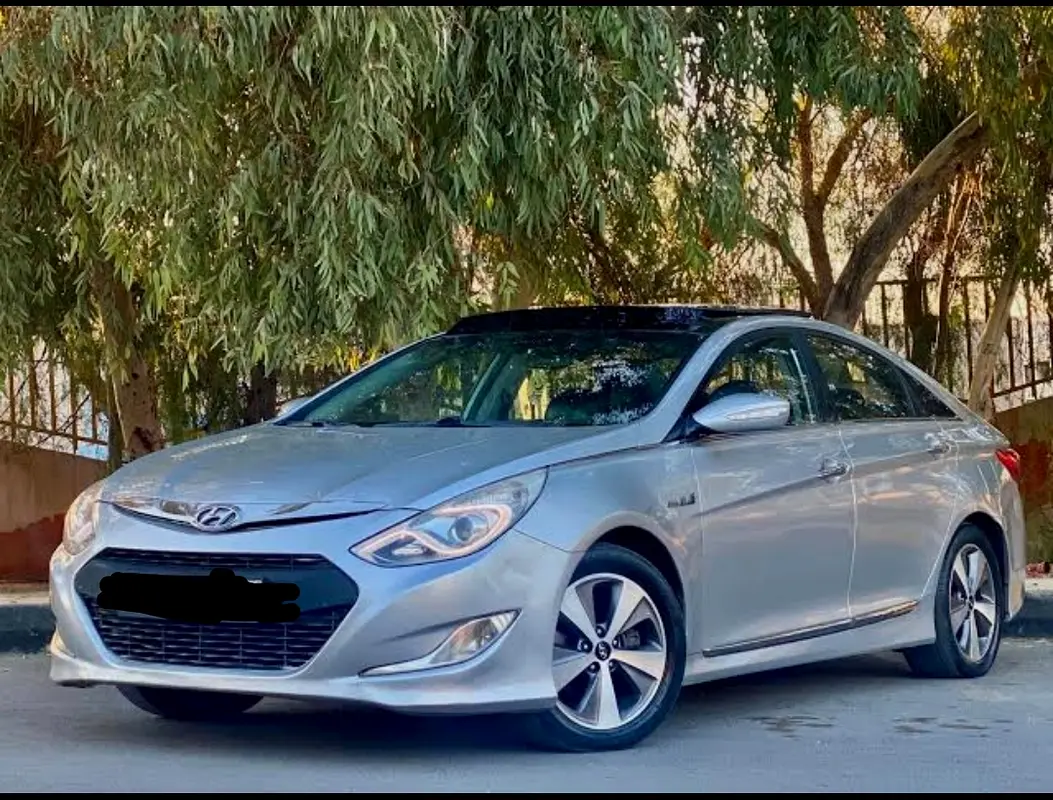 Hyundai Sonata 2012 — photo 1 of 4