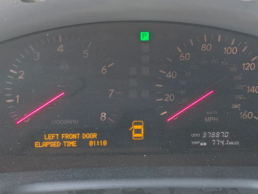 Lexus LS-Series 2001 — photo 1 of 7