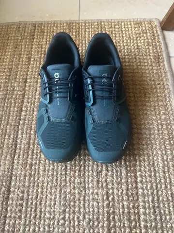 On Cloud 6 Men’s shoes - size 43. One month old. Selling due to sizing issue