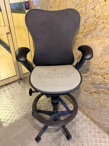 Selling herman miller mirra stool chair.good condition only little use