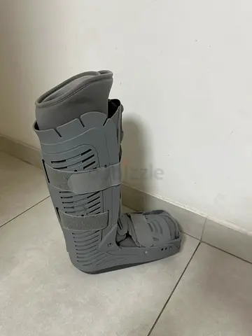 Large Universal Orthopedic Walking Boot – Free