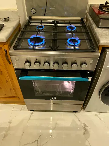 Electrolux 60x60 cm 4 burner gass cooking range neat and clean
