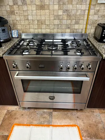 Stainless Steel Built-in Gas Range with Oven - Good Condition - Excellent brand (Bertazzoni)