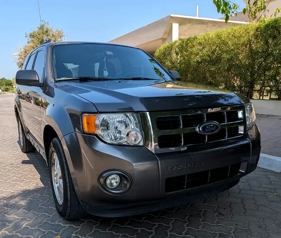 Ford Escape 2012 — photo 1 of 8