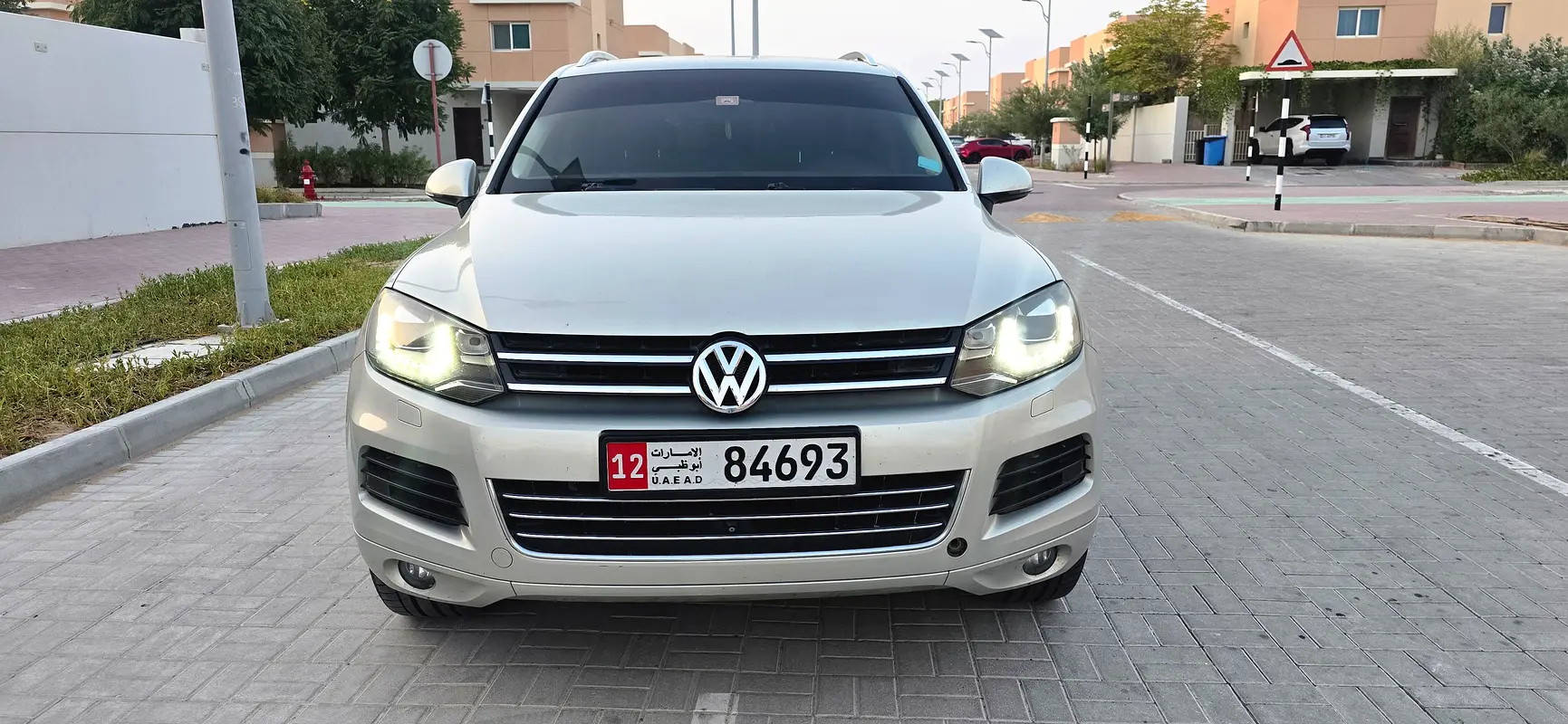 Volkswagen Touareg 2014 — photo 1 of 20