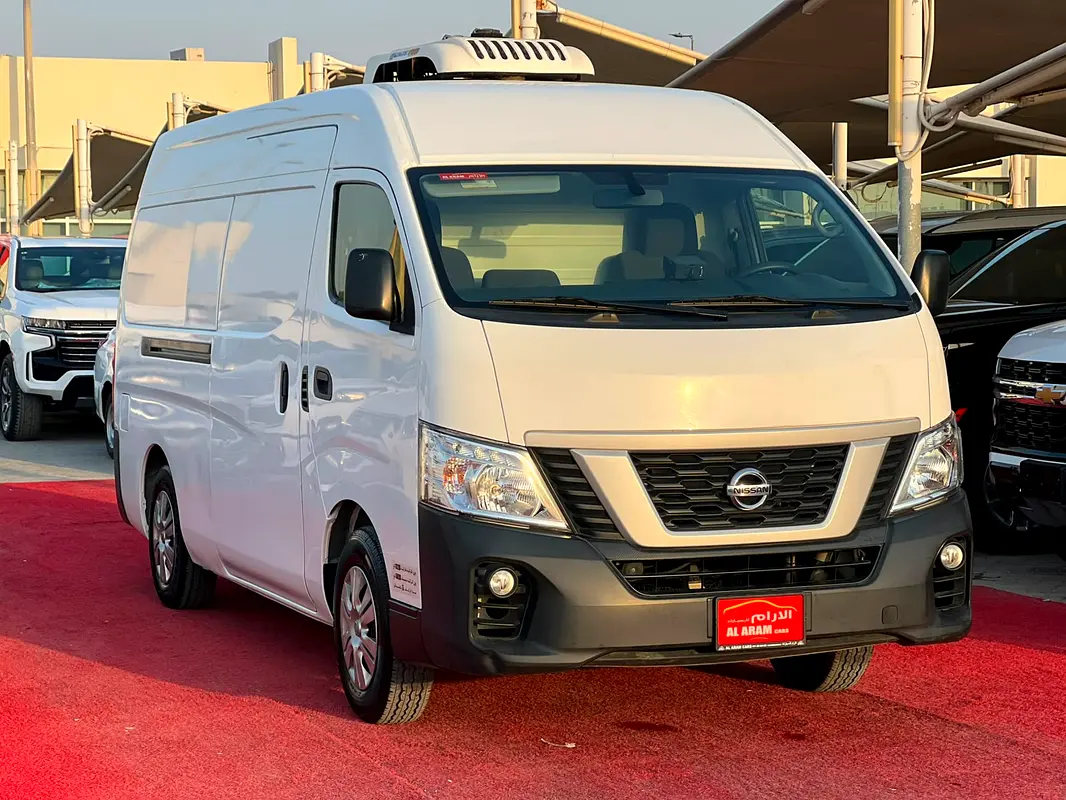Nissan Urvan 2022 — photo 1 of 12