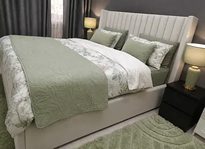Full king bed set like new