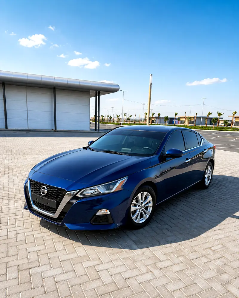 Nissan Altima 2021 — photo 1 of 11
