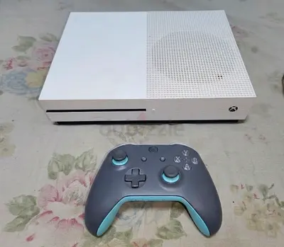 XBOX One S 1 TB storage with original controller