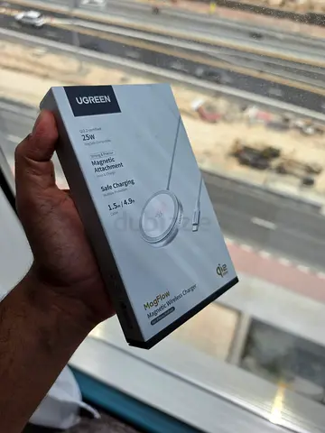 Ugreen MagFlow Magnetic Wireless Charger with 25W Qi2