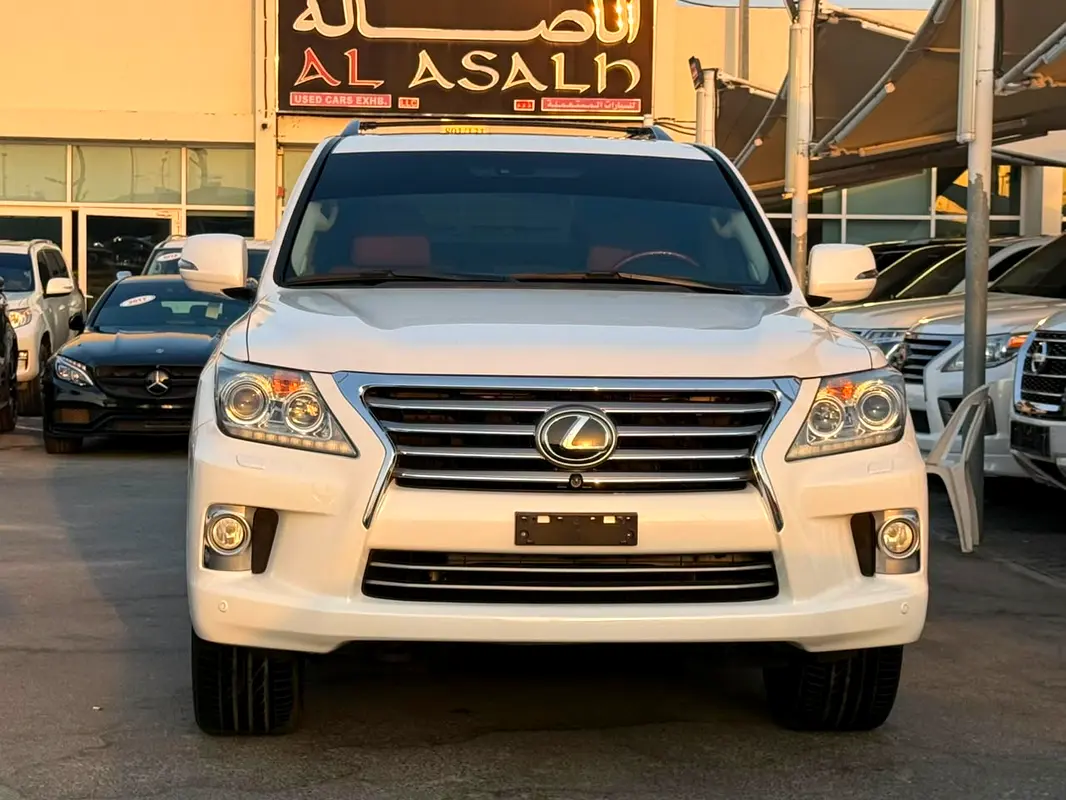 Lexus LX-Series 2013 — photo 1 of 14