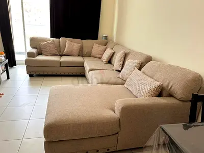 L-shaped beige fabric sofa with chaise - good condition - United Furniture