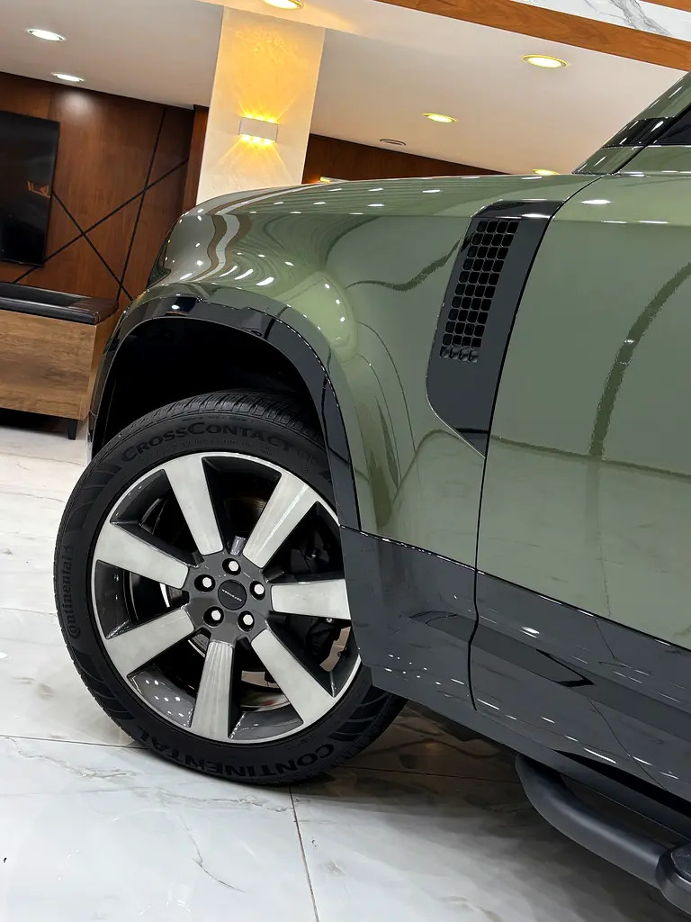 Land Rover Defender 2026