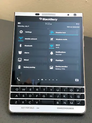 Blackberry passport silver with Blackberry Operating system