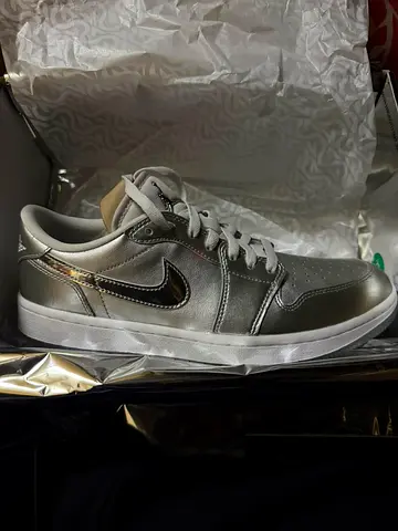 Nike low-top metallic silver sneakers - G NRG US 9.5
