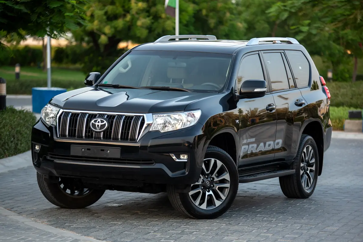 Toyota Prado 2023 — photo 1 of 18