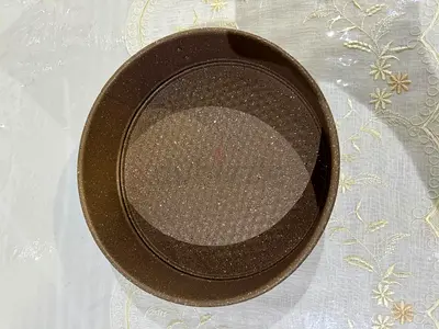 Non-stick Round Cake Pan / Baking Tin - 26cm (Good condition)