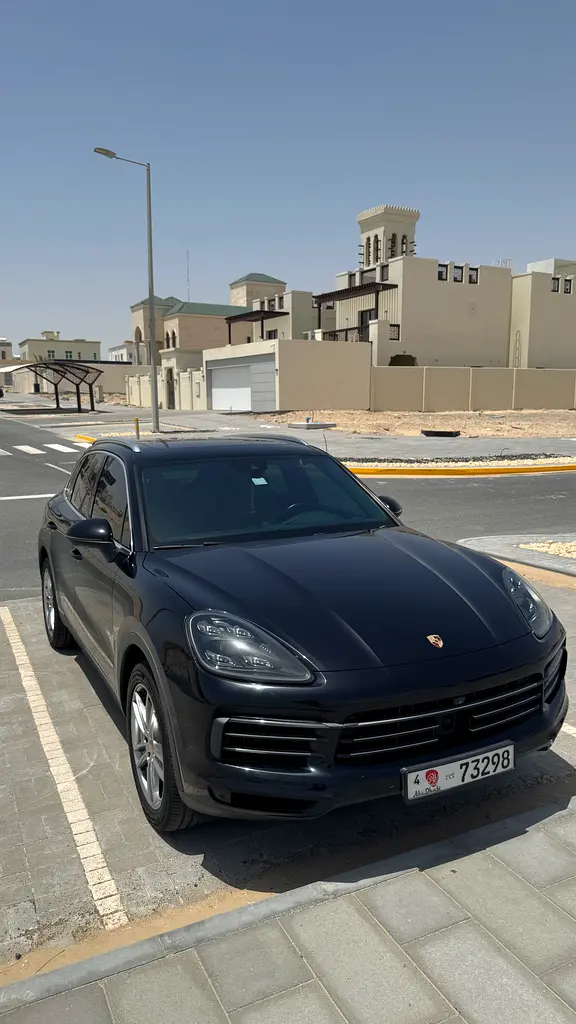 Porsche Cayenne 2018 — photo 1 of 8