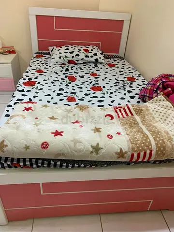 Single pink white kids bed with mattress and bedding