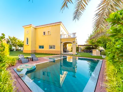 Furnished | Upgraded |Large Pool with Jacuzzi