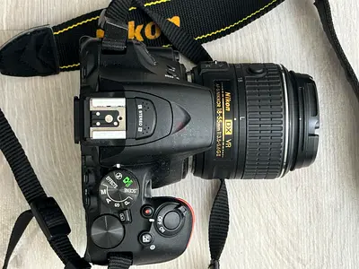 Nikon D5500 - DSLR with 18-55mm VR Lens - Good Working Condition , touchscreen
