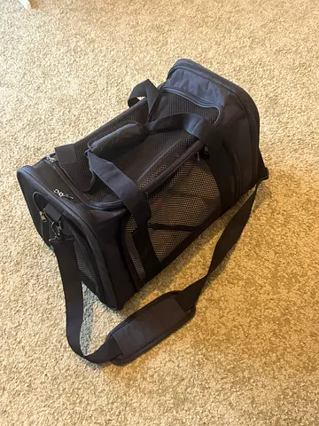 Black soft-sided pet carrier with shoulder strap - excellent condition