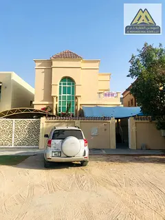 5 bedrooms Living room Large yard Area: 5,000 sq ft