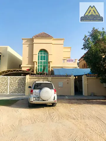 5 غرف نوم مجلس حوش كبير المساحة: 5,000 قدم مربع