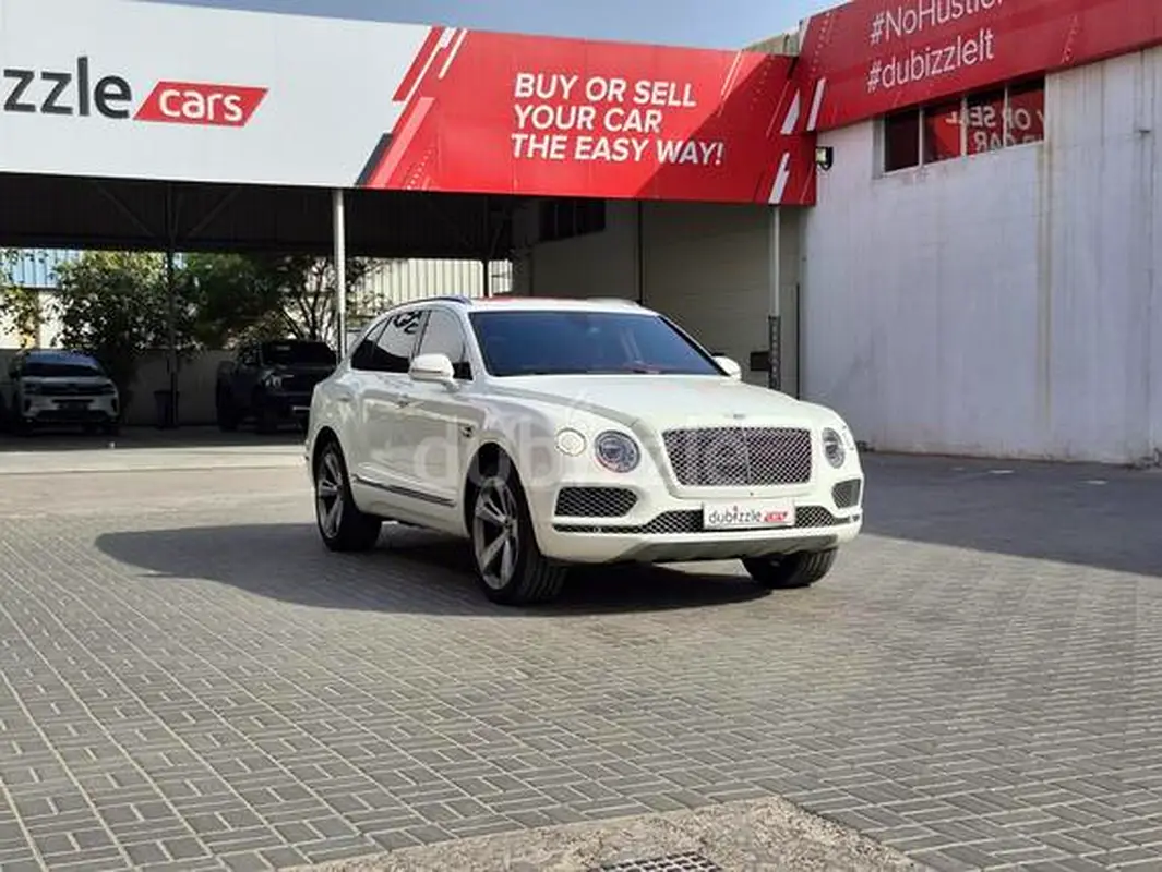 Bentley Bentayga 2017 — photo 1 of 12